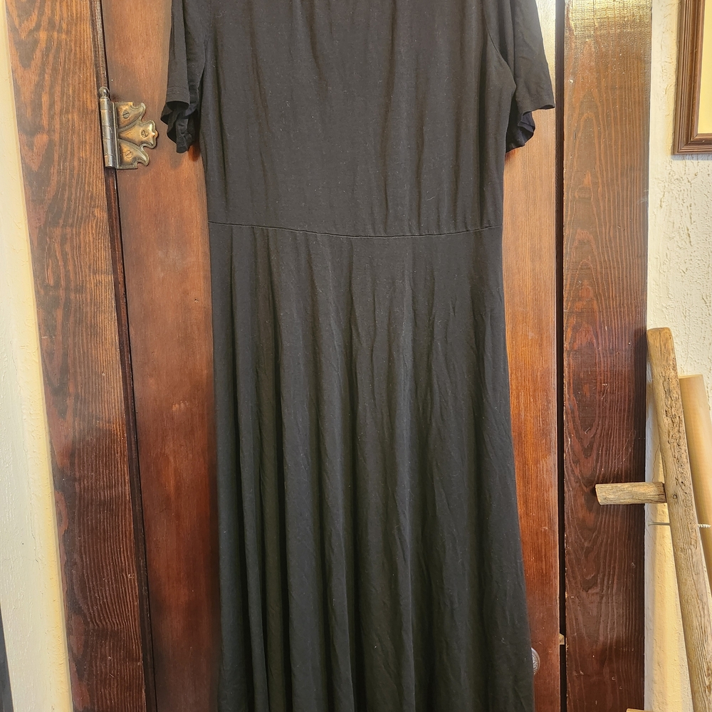 Elegant Black Maxi Dress